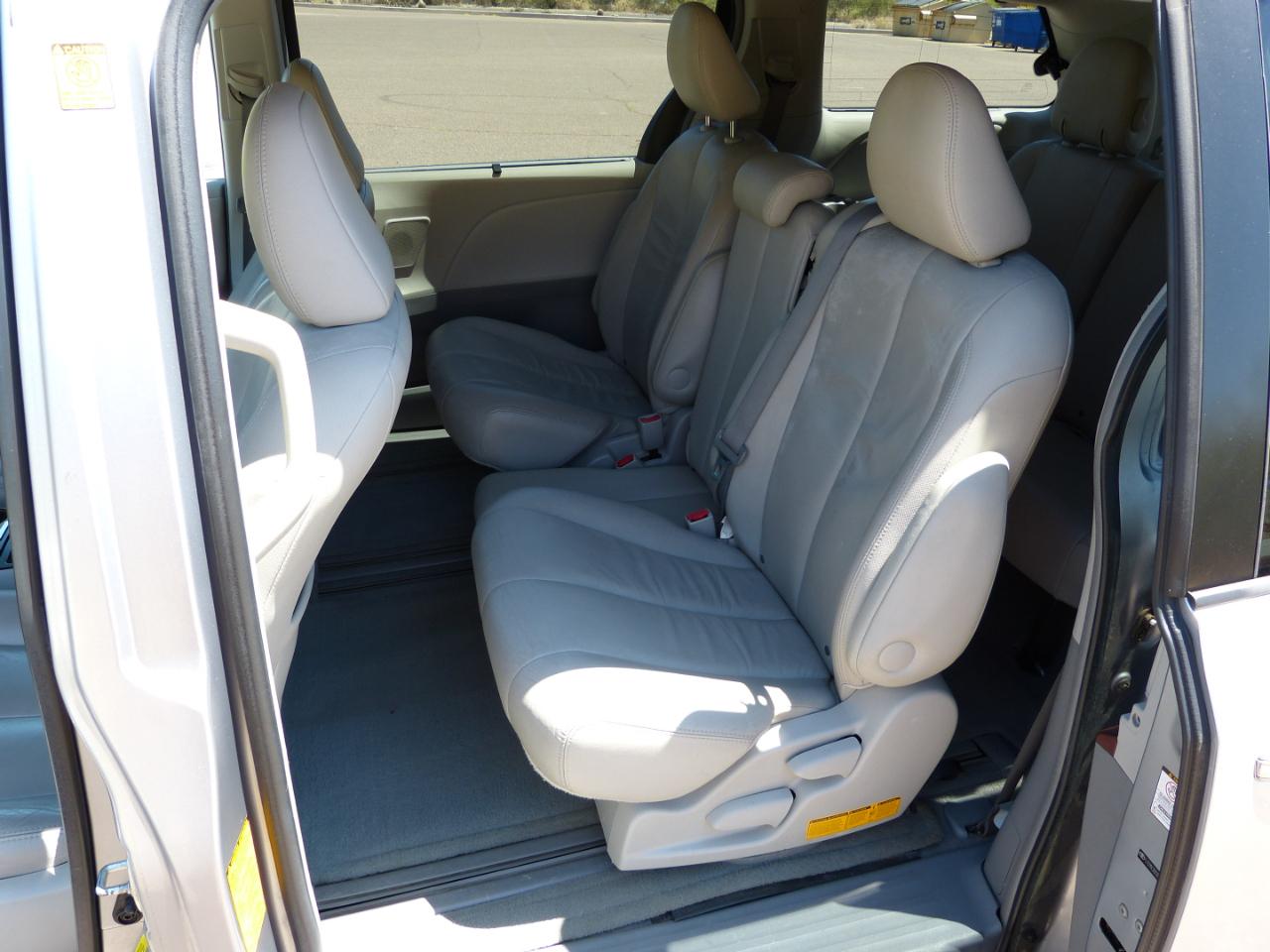 Toyota Sienna Limited 7-Pass V6 2011