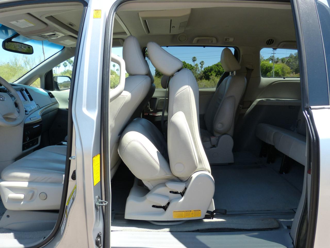 Toyota Sienna Limited 7-Pass V6 2011