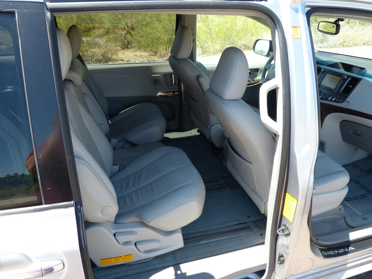 Toyota Sienna Limited 7-Pass V6 2011