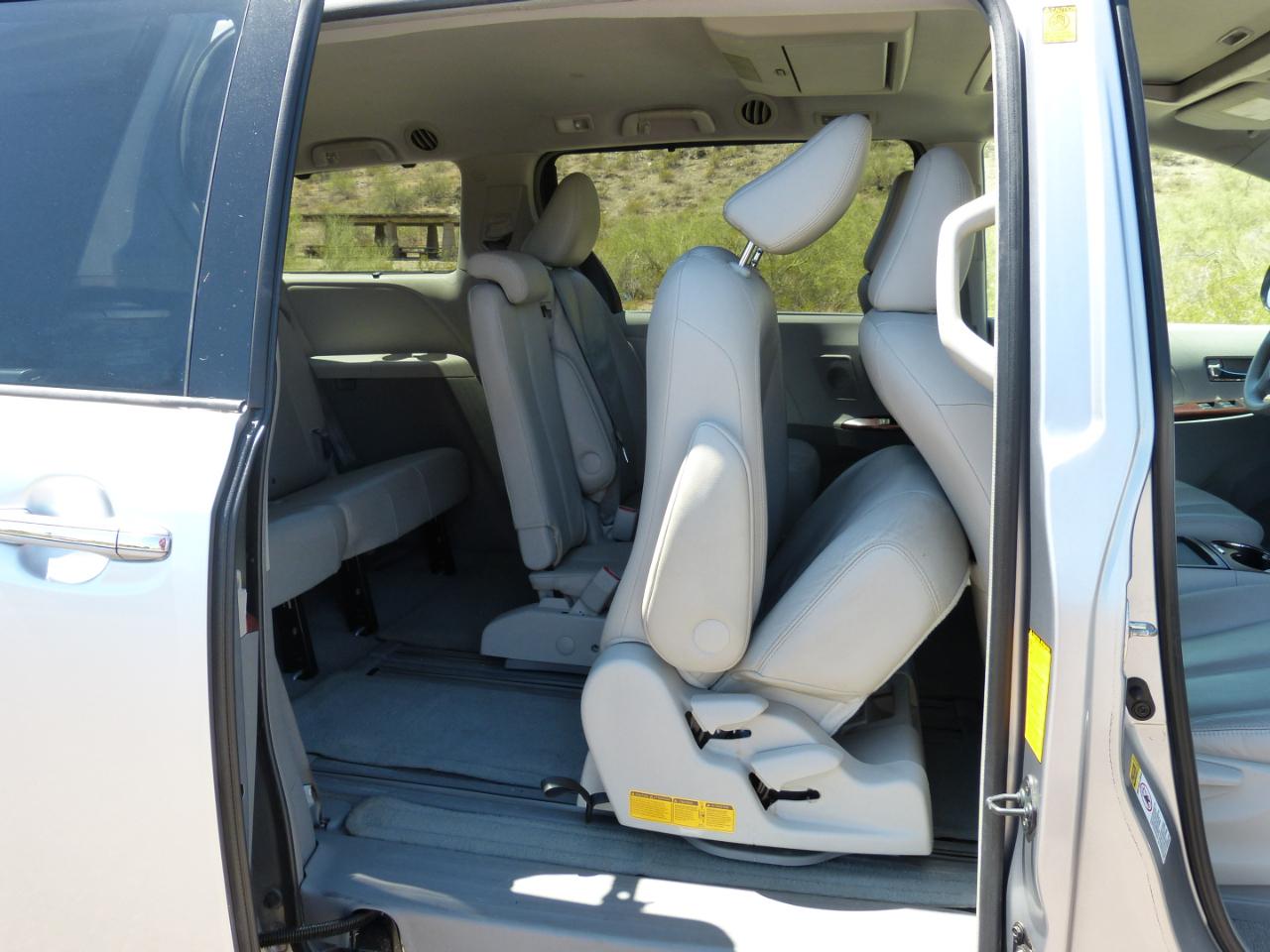 Toyota Sienna Limited 7-Pass V6 2011