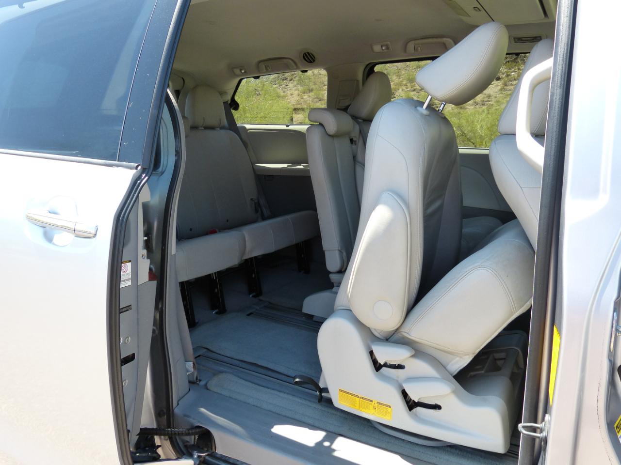 Toyota Sienna Limited 7-Pass V6 2011