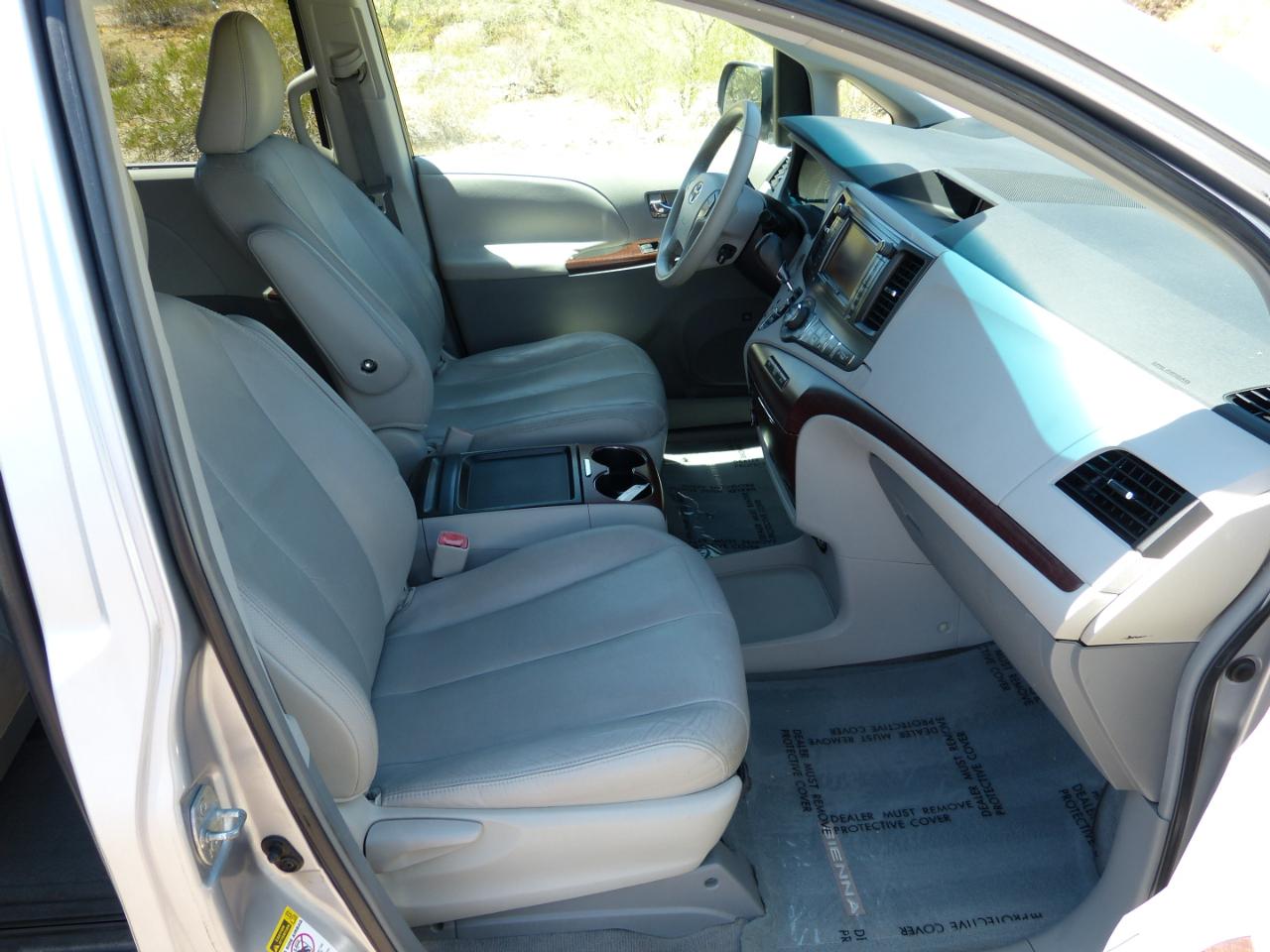 Toyota Sienna Limited 7-Pass V6 2011