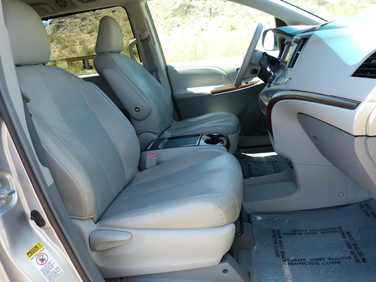 Toyota Sienna Limited 7-Pass V6 2011