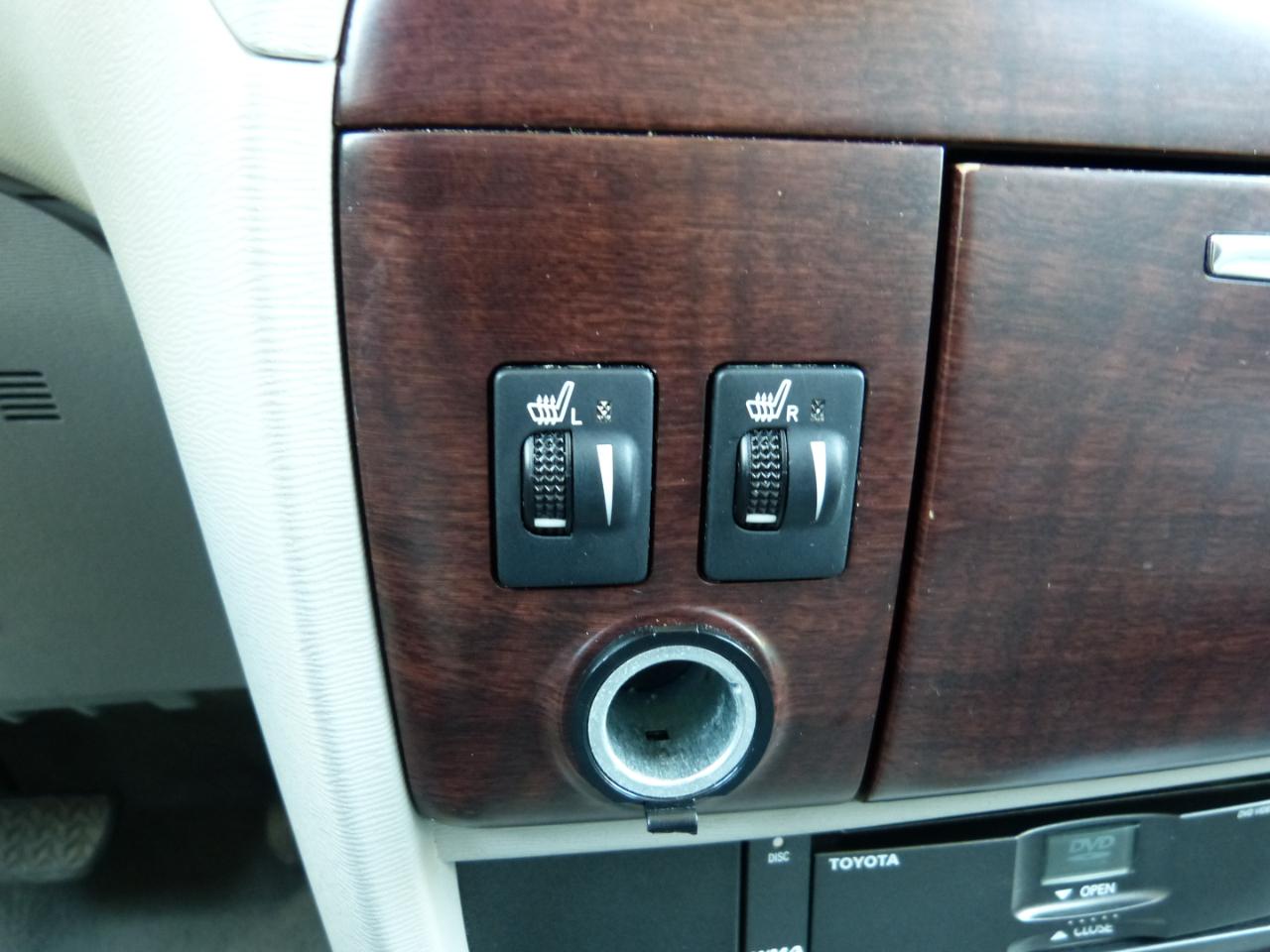 Toyota Sienna Limited 7-Pass V6 2011