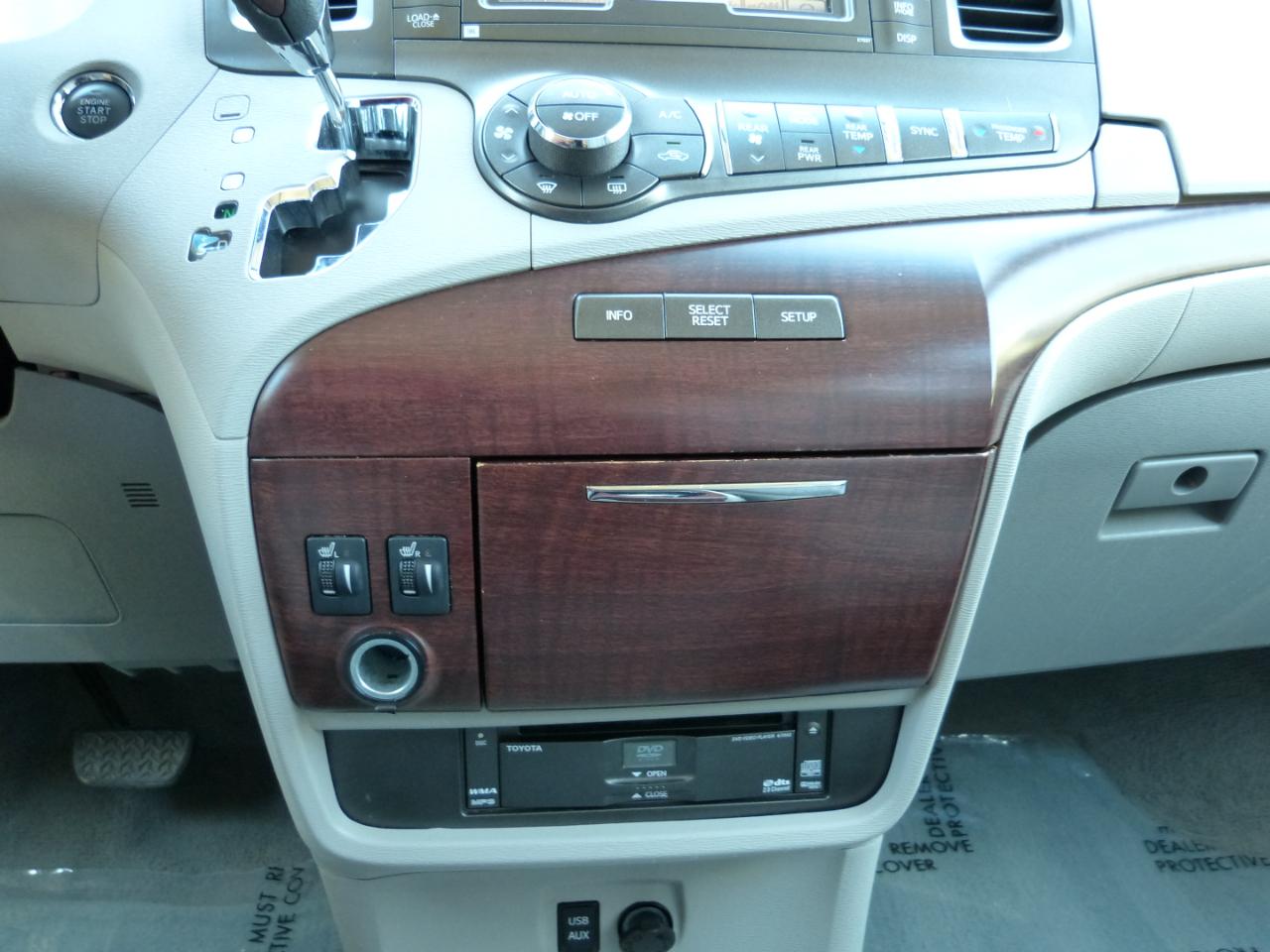 Toyota Sienna Limited 7-Pass V6 2011