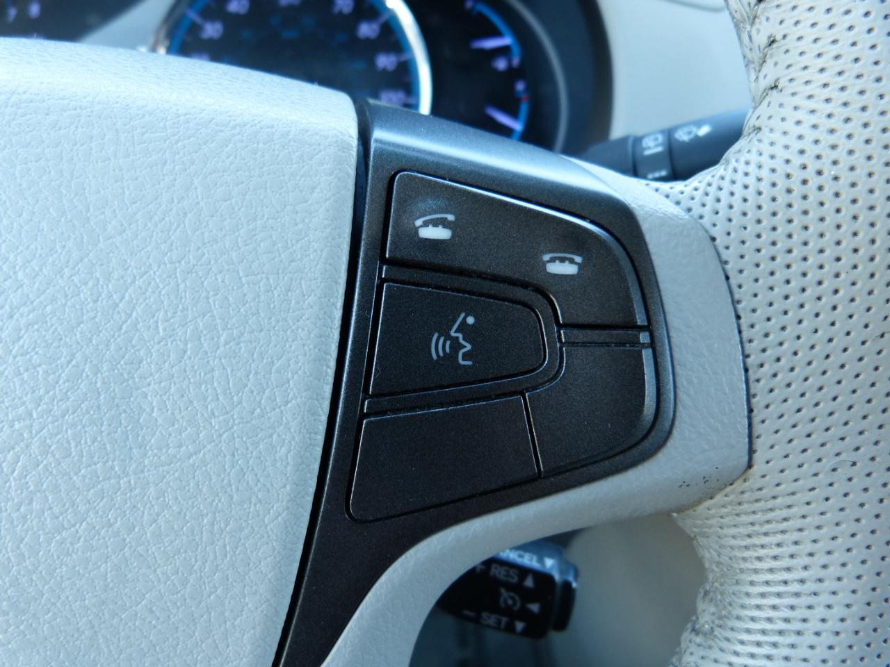 Toyota Sienna Limited 7-Pass V6 2011