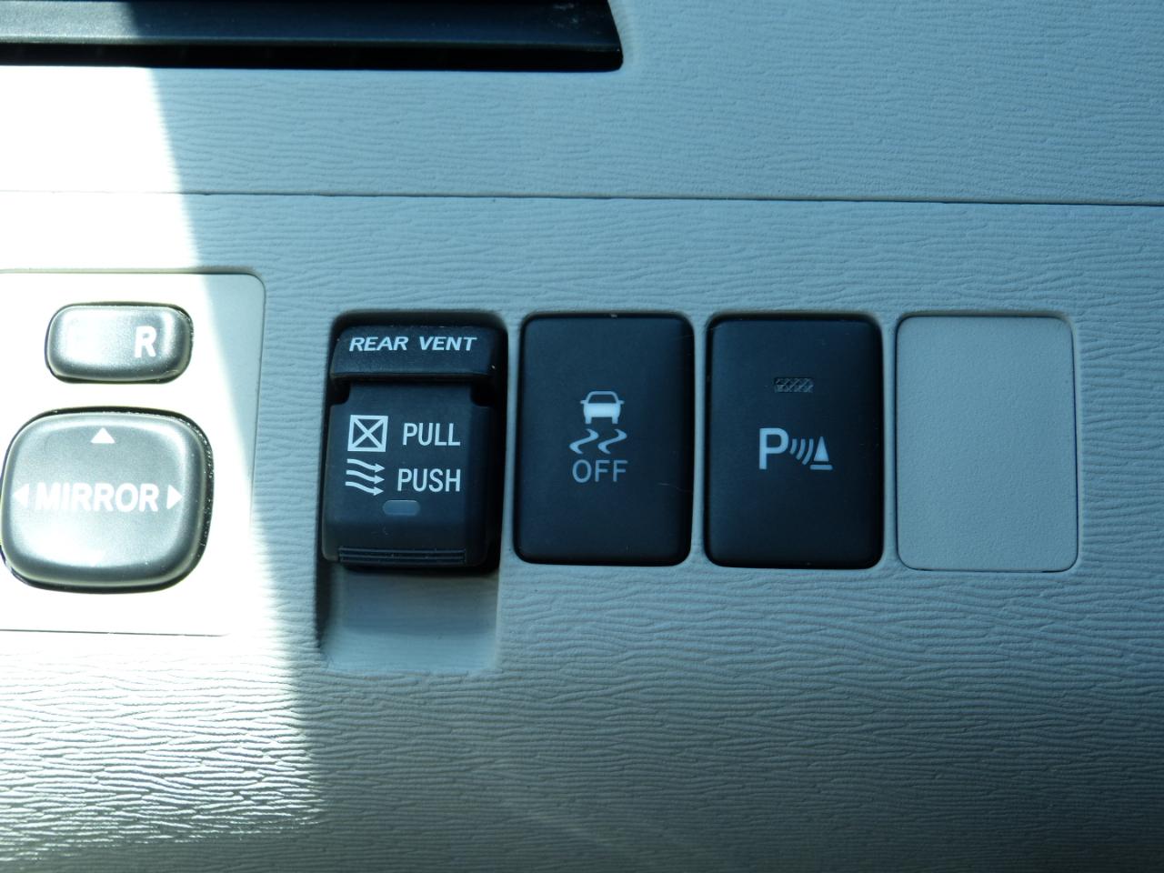 Toyota Sienna Limited 7-Pass V6 2011