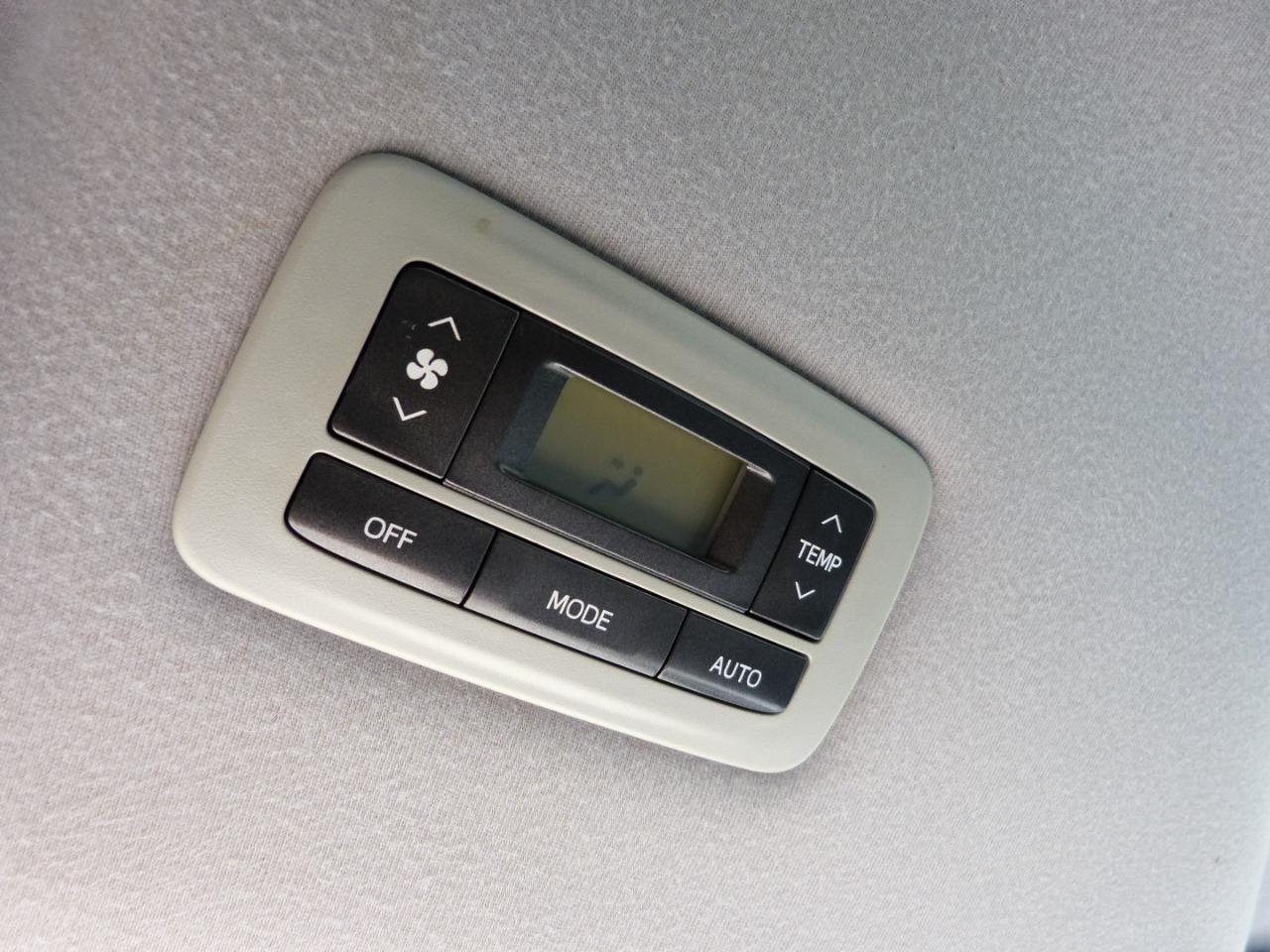 Toyota Sienna Limited 7-Pass V6 2011