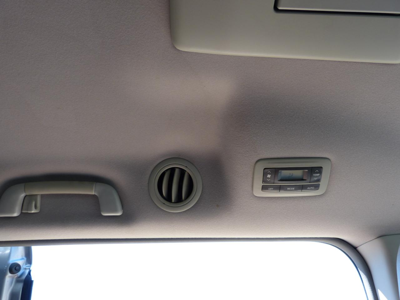 Toyota Sienna Limited 7-Pass V6 2011