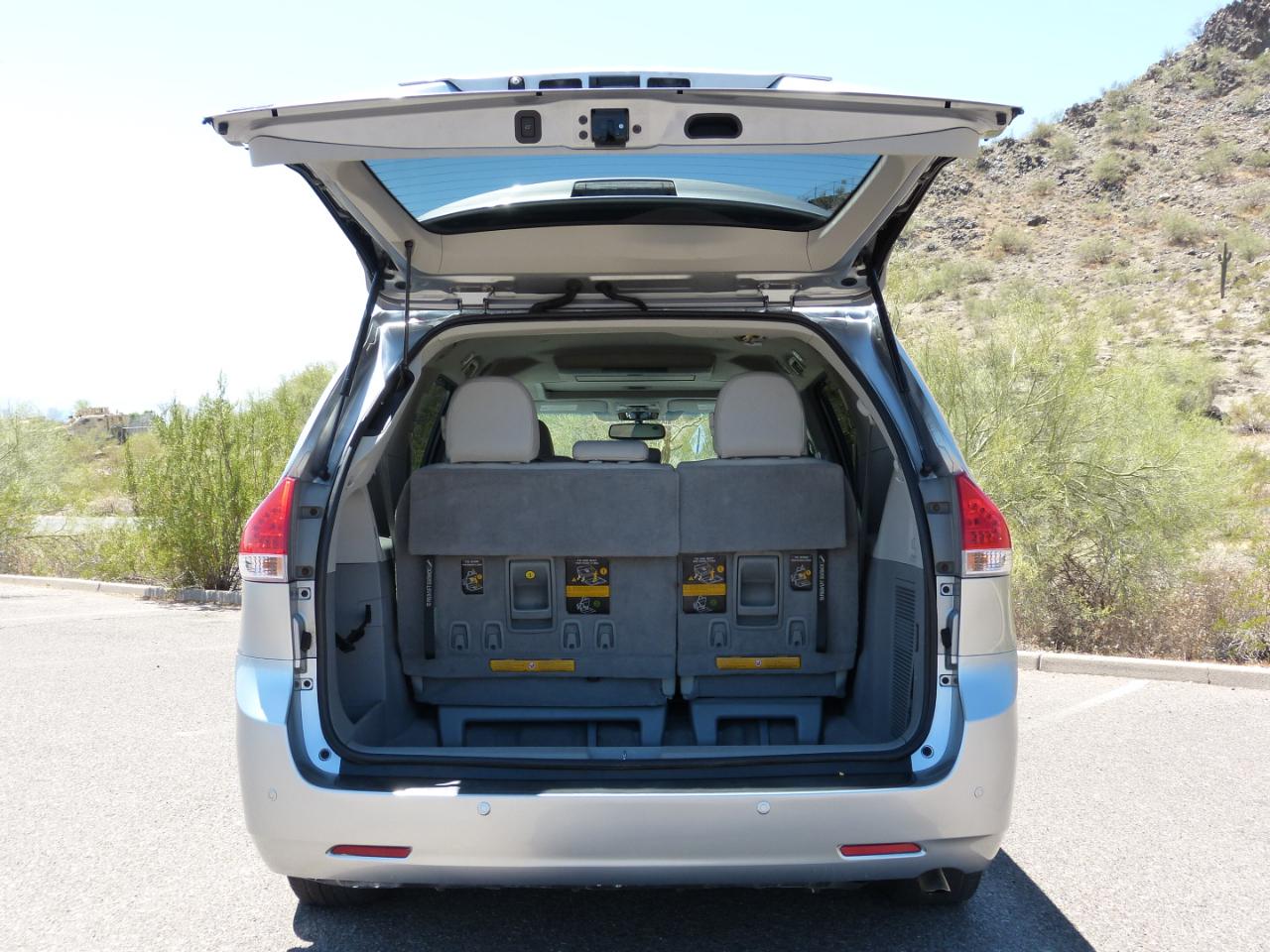 Toyota Sienna Limited 7-Pass V6 2011