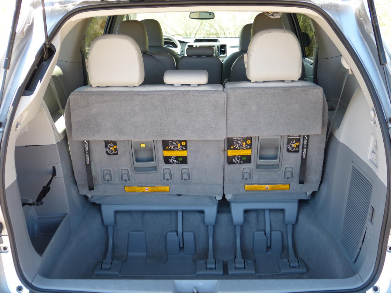 Toyota Sienna Limited 7-Pass V6 2011