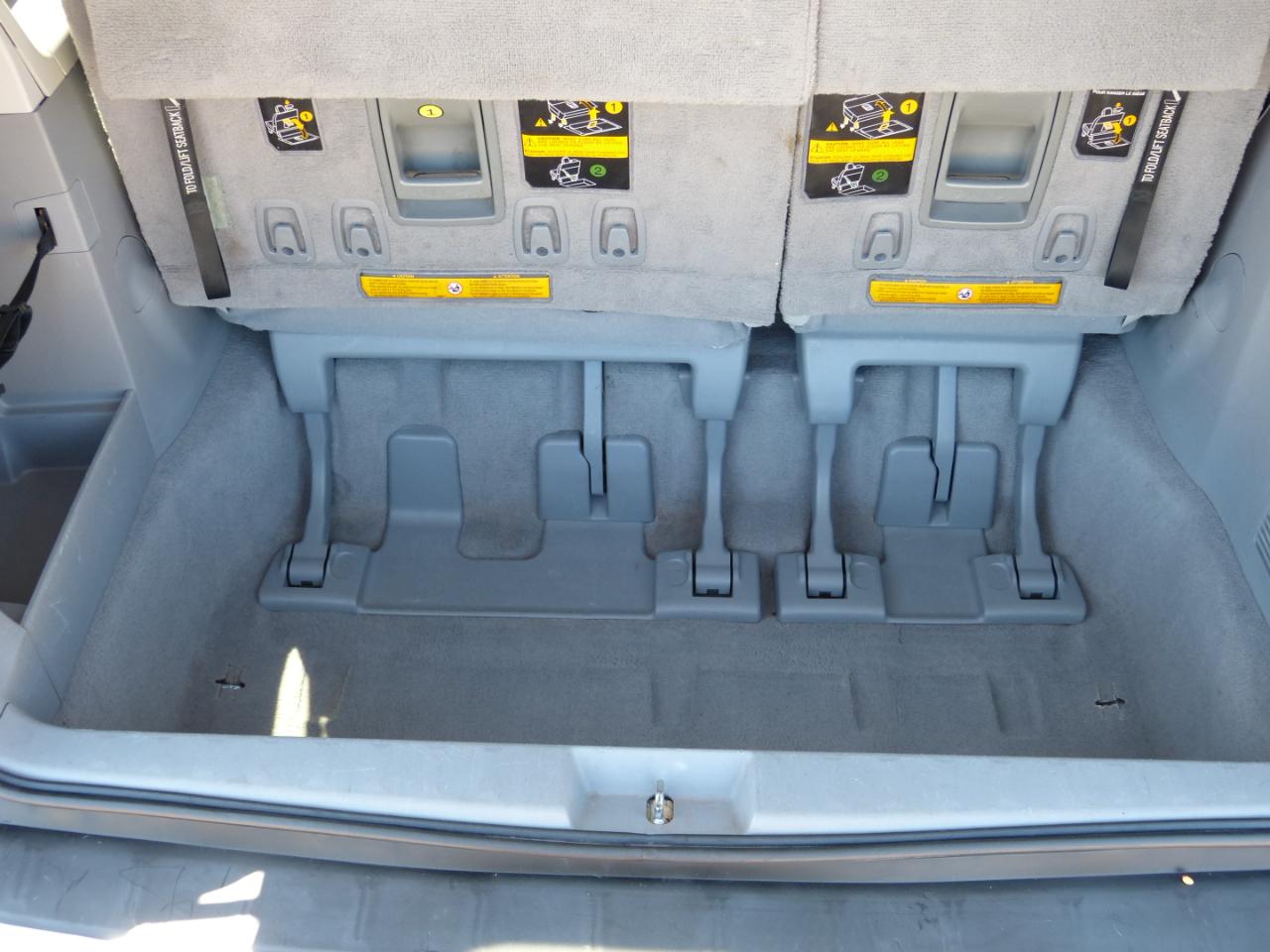 Toyota Sienna Limited 7-Pass V6 2011