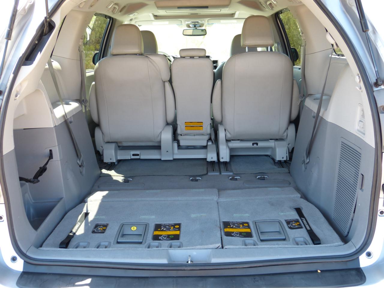 Toyota Sienna Limited 7-Pass V6 2011