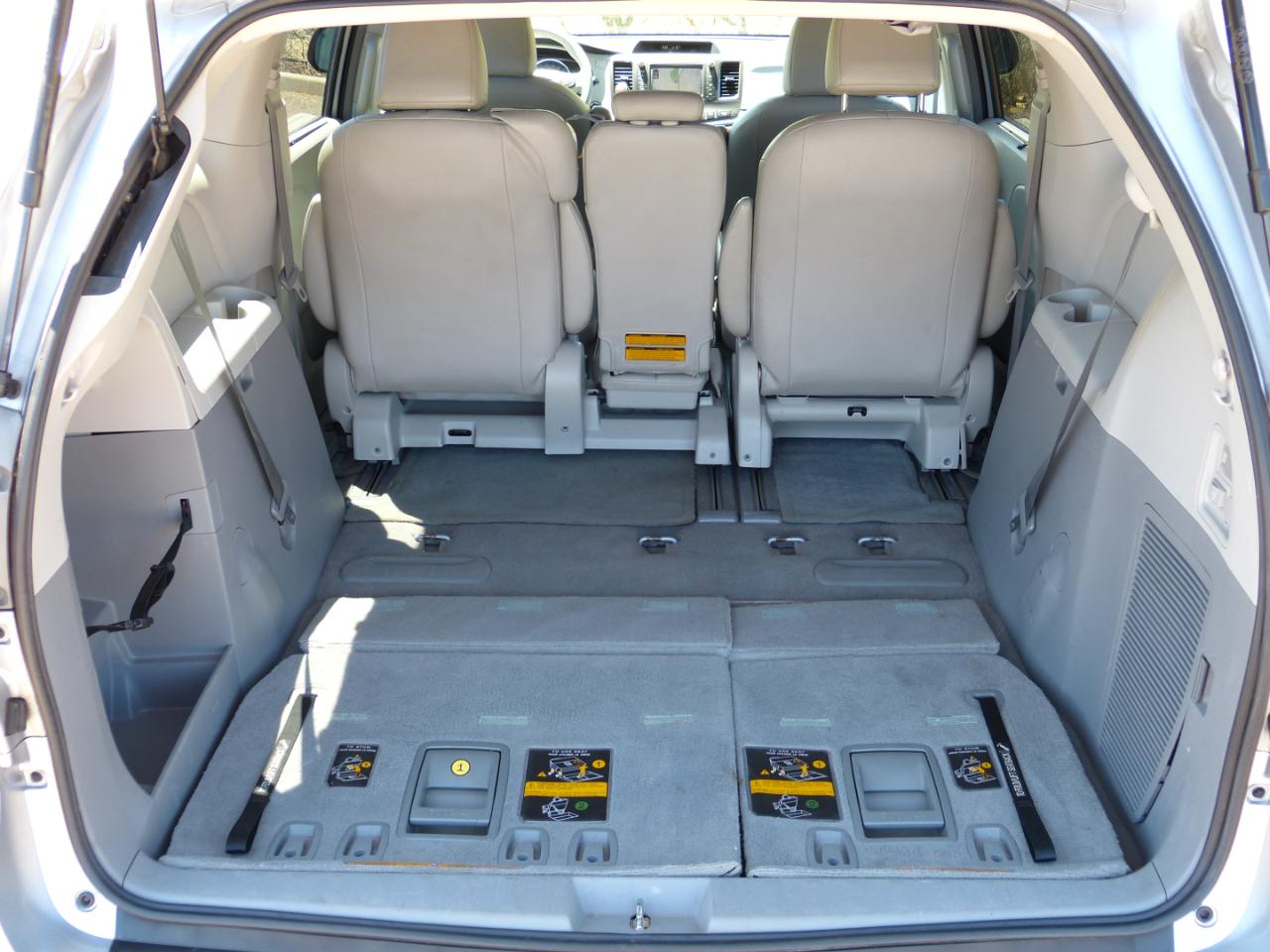 Toyota Sienna Limited 7-Pass V6 2011