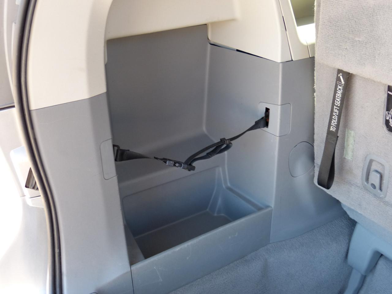 Toyota Sienna Limited 7-Pass V6 2011