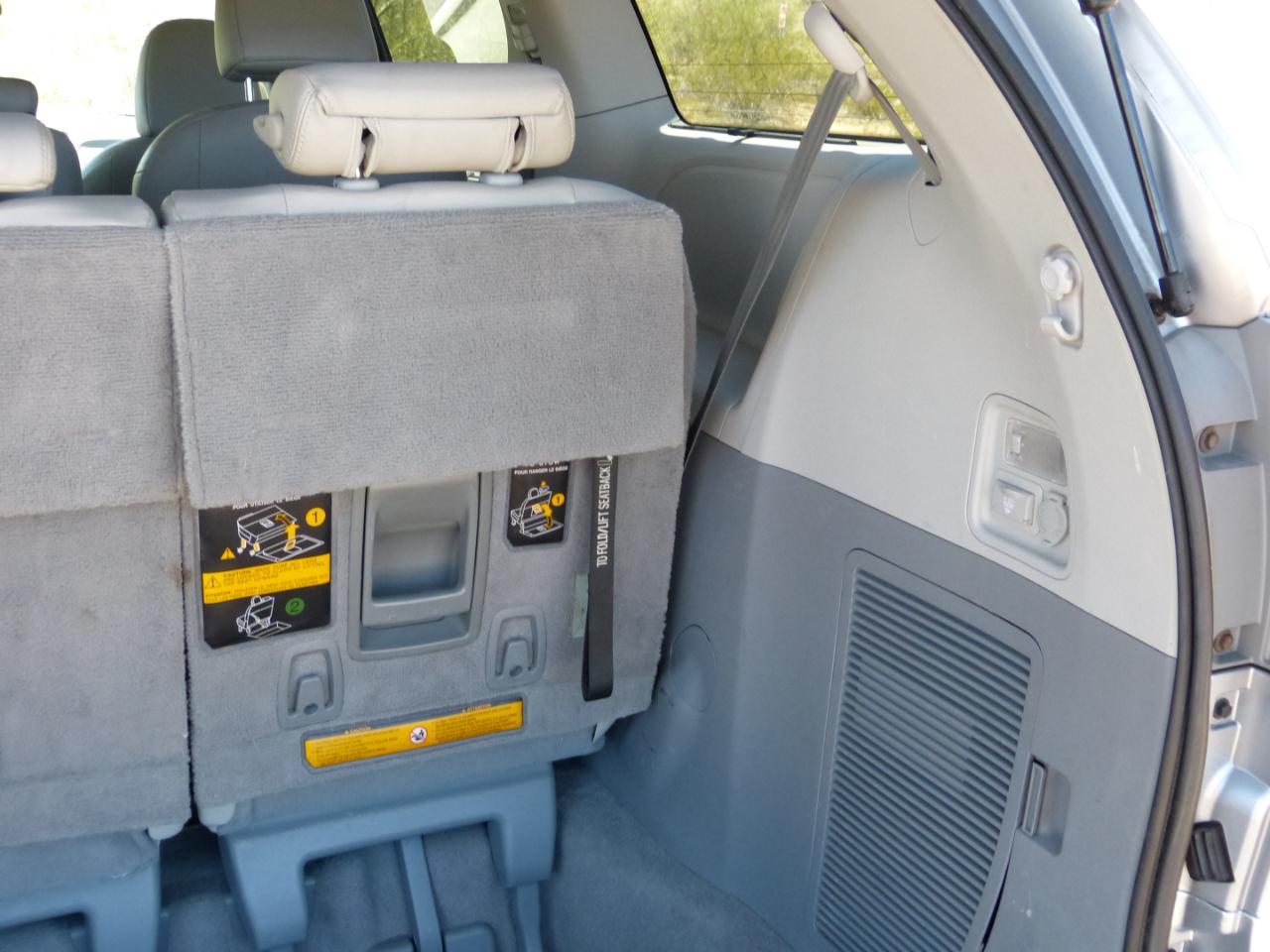 Toyota Sienna Limited 7-Pass V6 2011