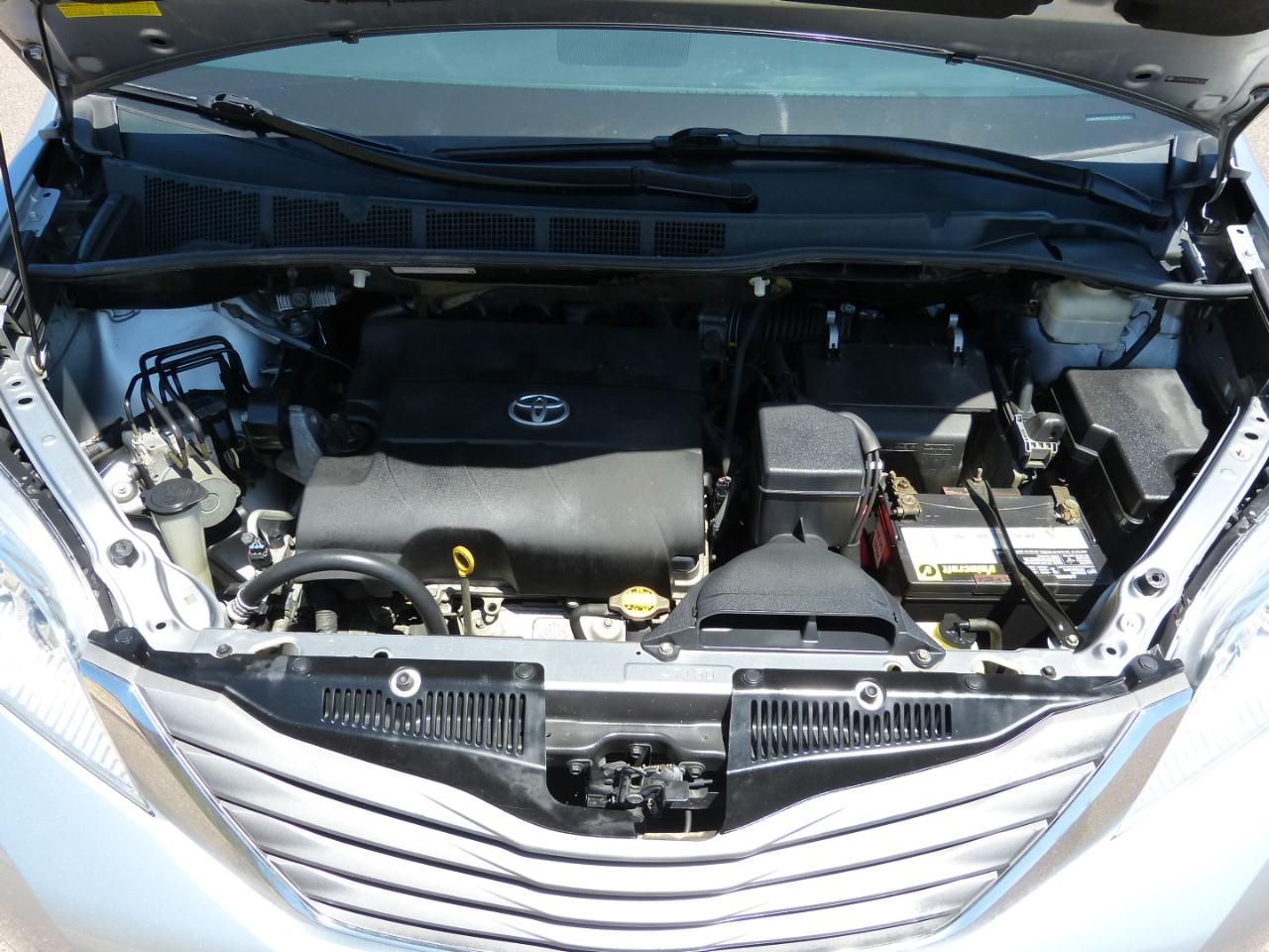 Toyota Sienna Limited 7-Pass V6 2011