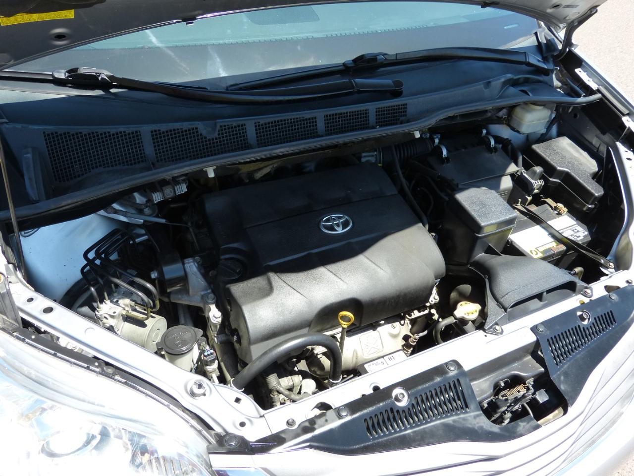 Toyota Sienna Limited 7-Pass V6 2011