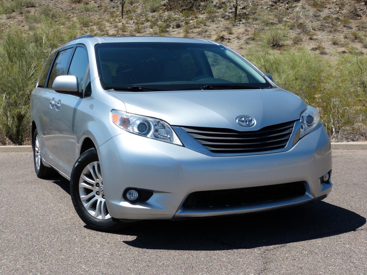 Toyota Sienna Limited 7-Pass V6 2011