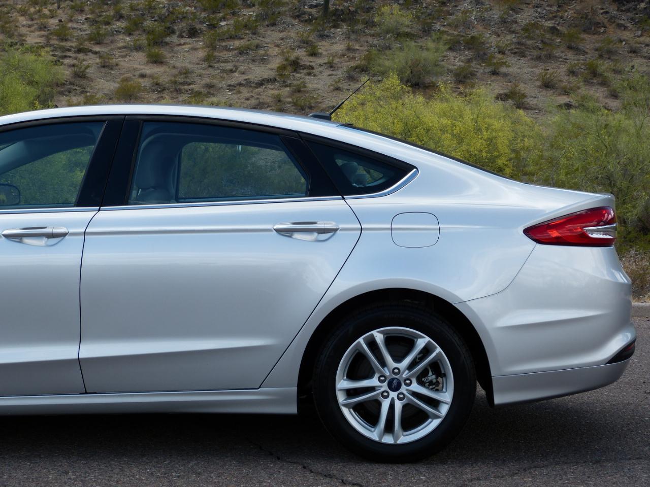 Ford Fusion Hybrid S 2018
