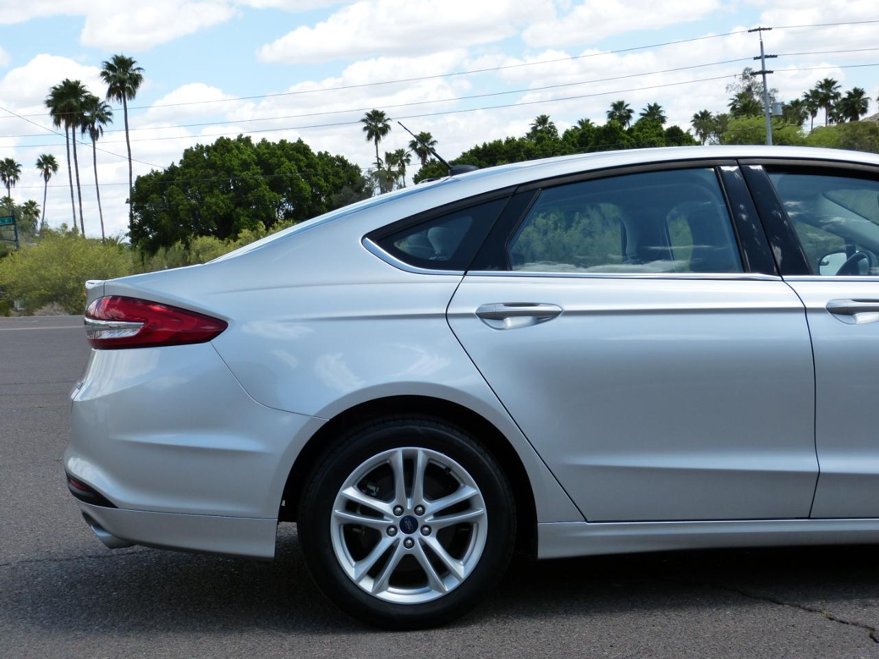 Ford Fusion Hybrid S 2018