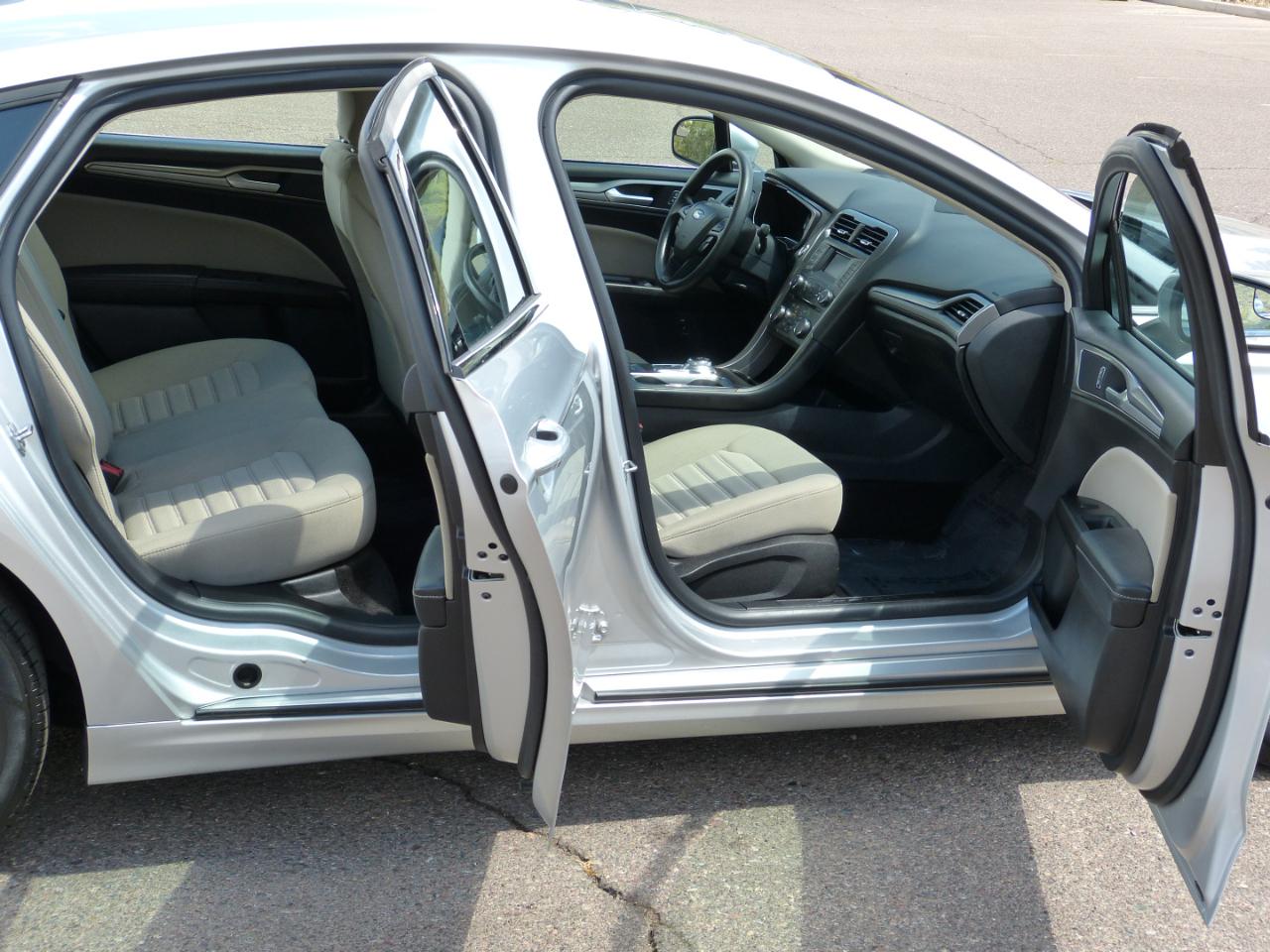 Ford Fusion Hybrid S 2018