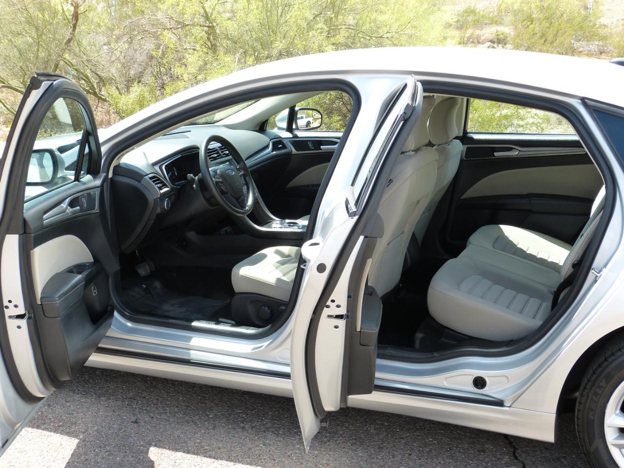Ford Fusion Hybrid S 2018