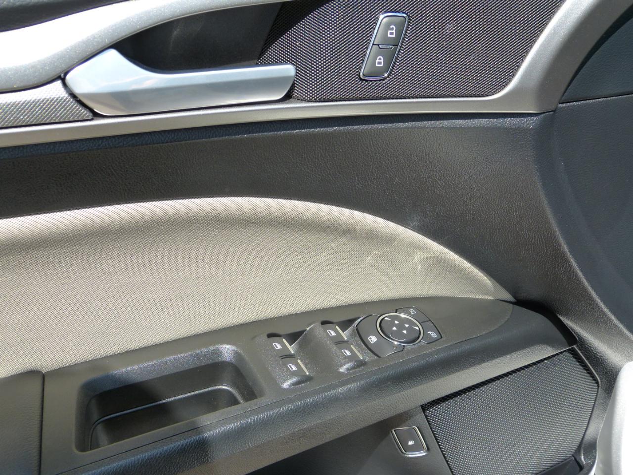 Ford Fusion Hybrid S 2018