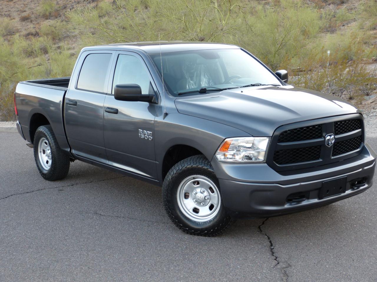 RAM 1500 Tradesman Crew Cab SWB 4WD 2016