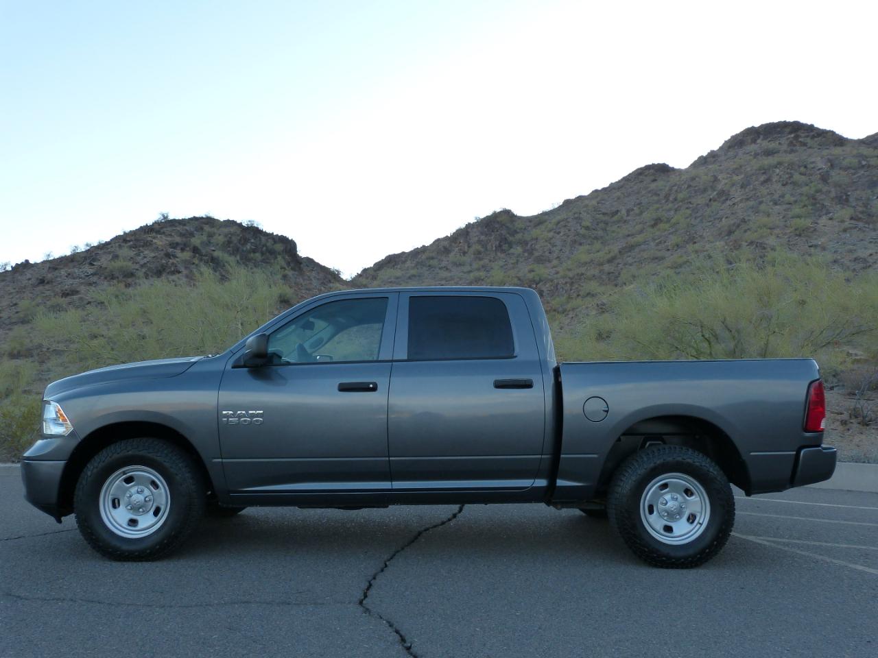 RAM 1500 Tradesman Crew Cab SWB 4WD 2016