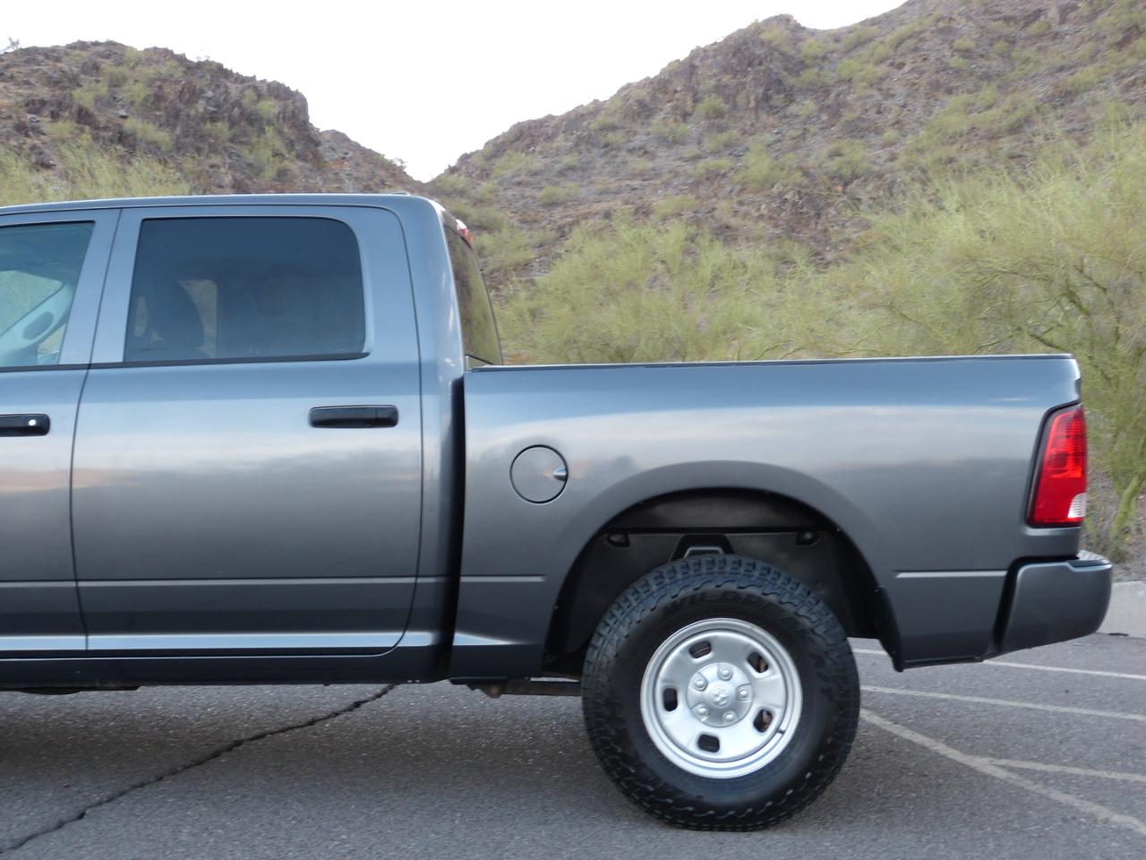 RAM 1500 Tradesman Crew Cab SWB 4WD 2016