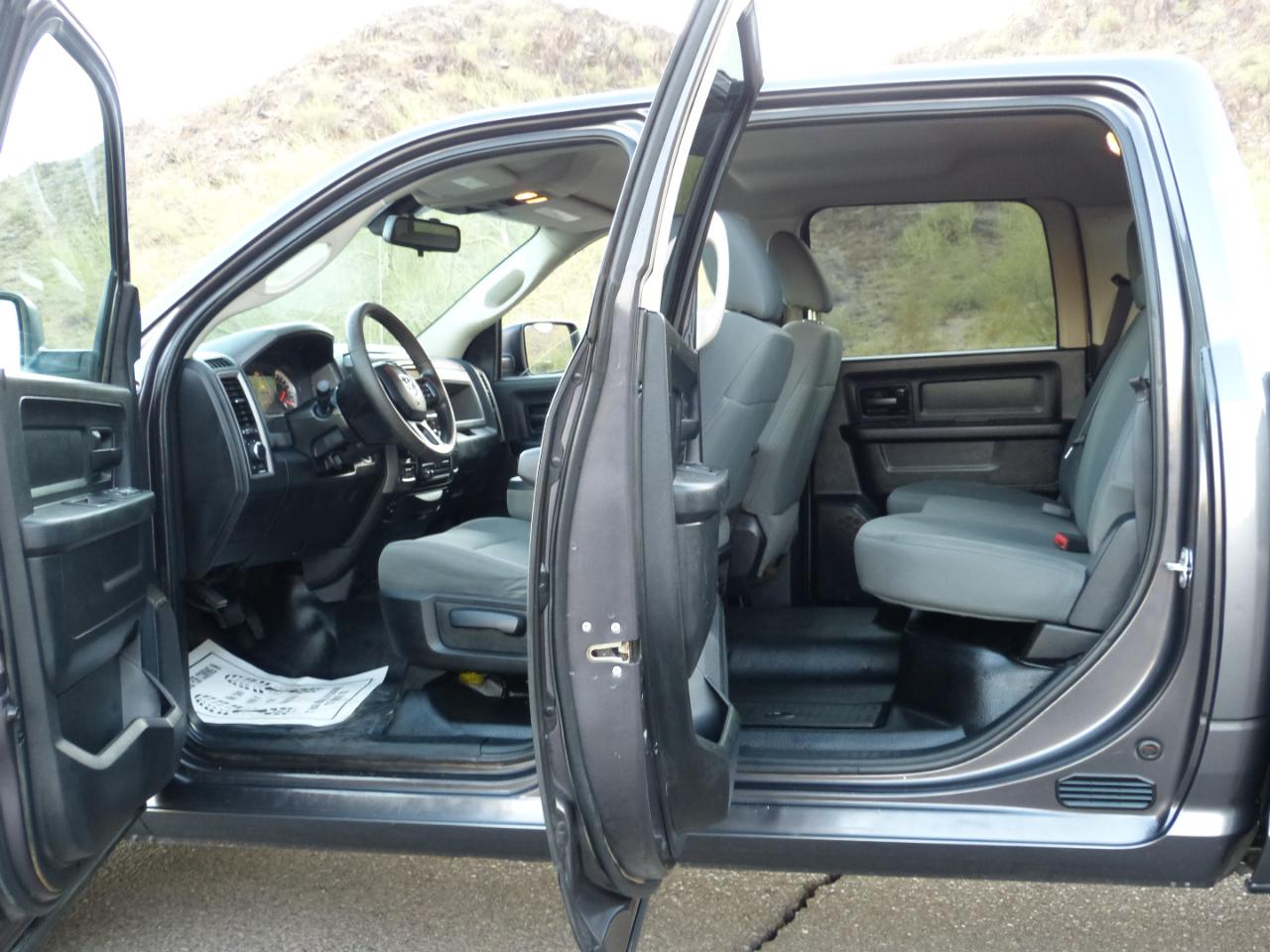 RAM 1500 Tradesman Crew Cab SWB 4WD 2016