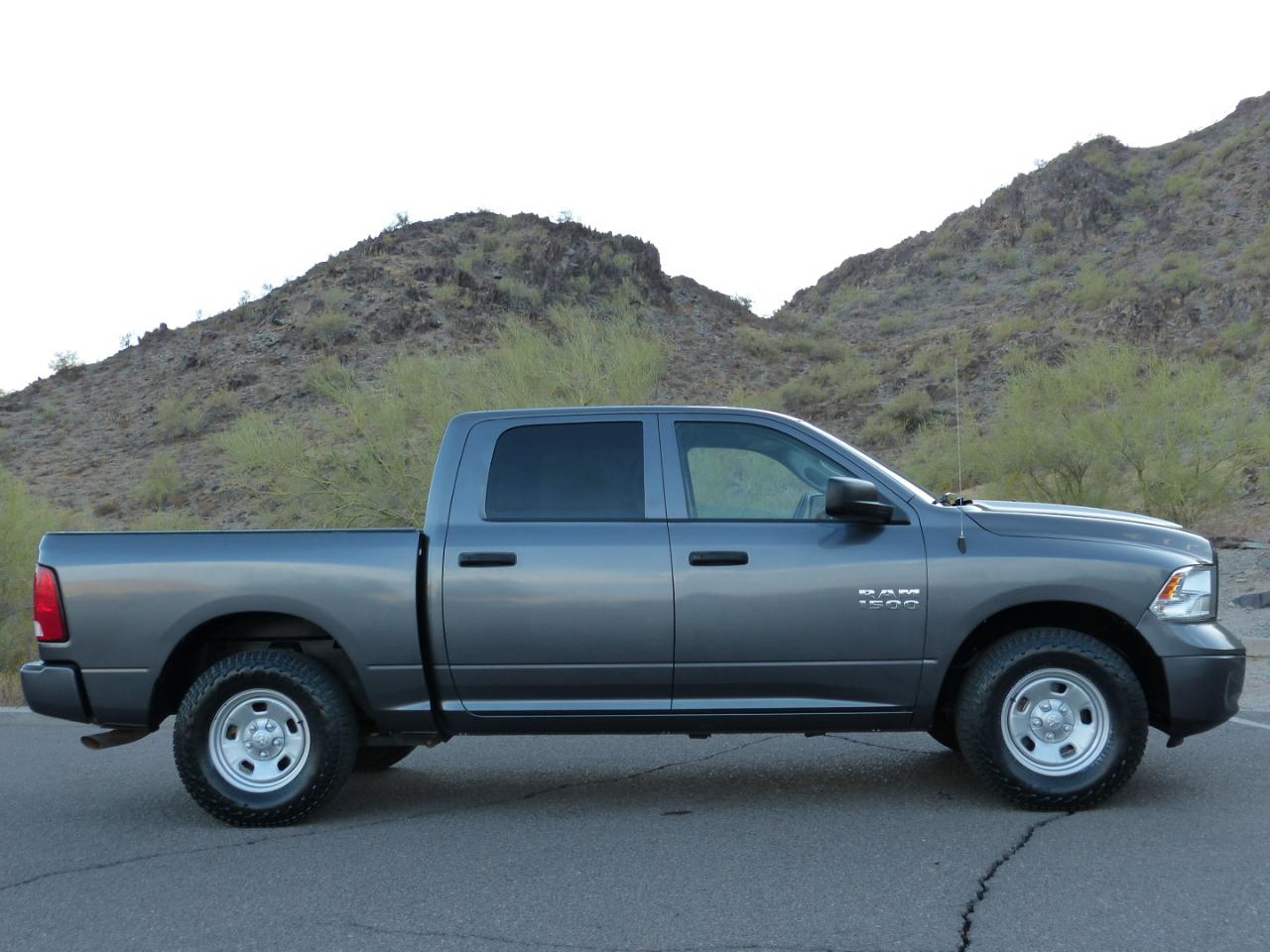 RAM 1500 Tradesman Crew Cab SWB 4WD 2016