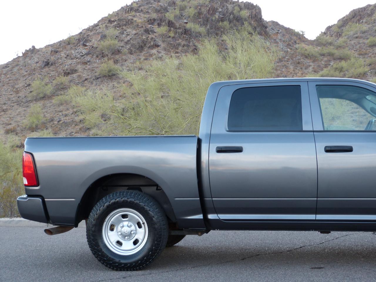 RAM 1500 Tradesman Crew Cab SWB 4WD 2016