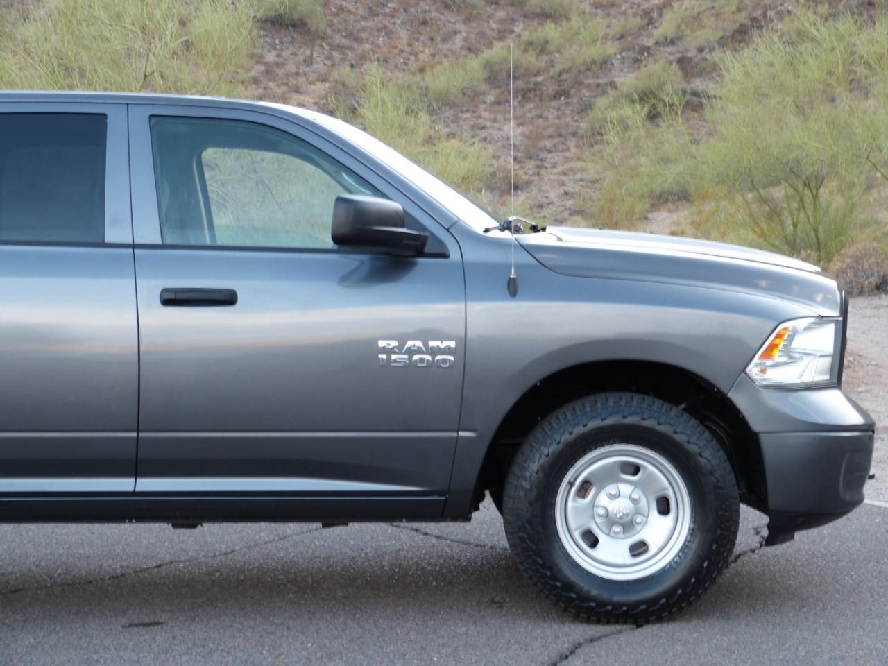RAM 1500 Tradesman Crew Cab SWB 4WD 2016