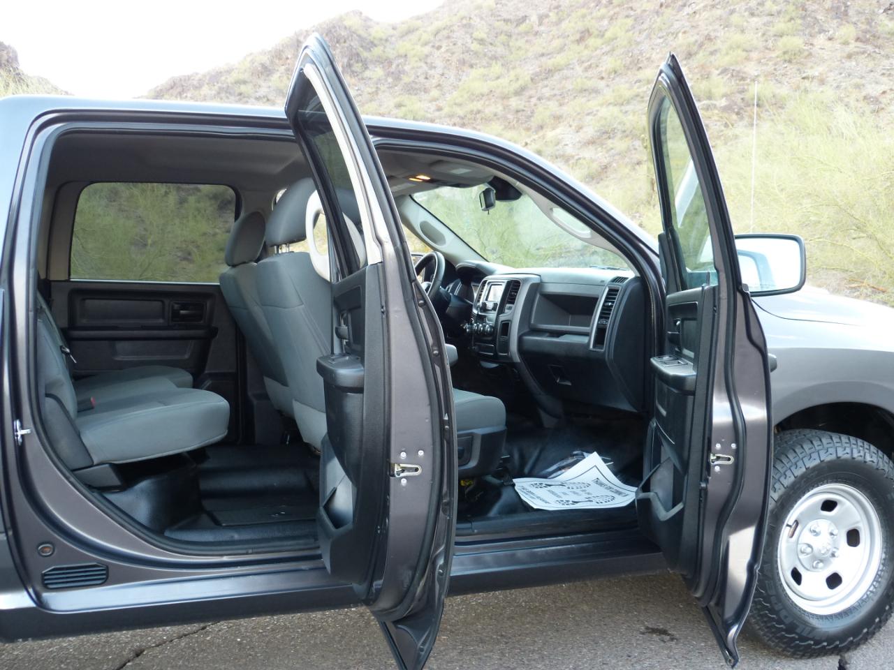 RAM 1500 Tradesman Crew Cab SWB 4WD 2016