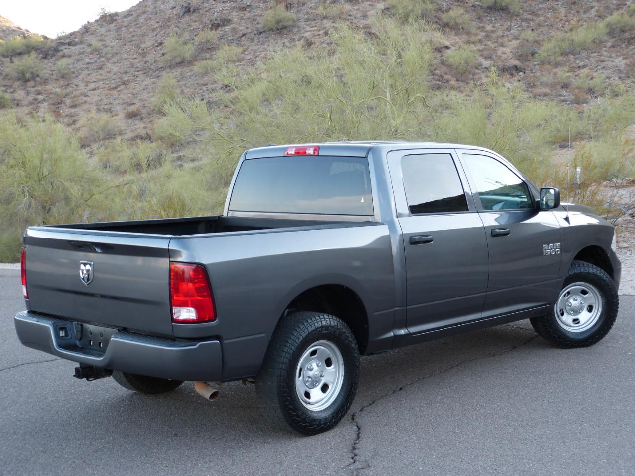 RAM 1500 Tradesman Crew Cab SWB 4WD 2016
