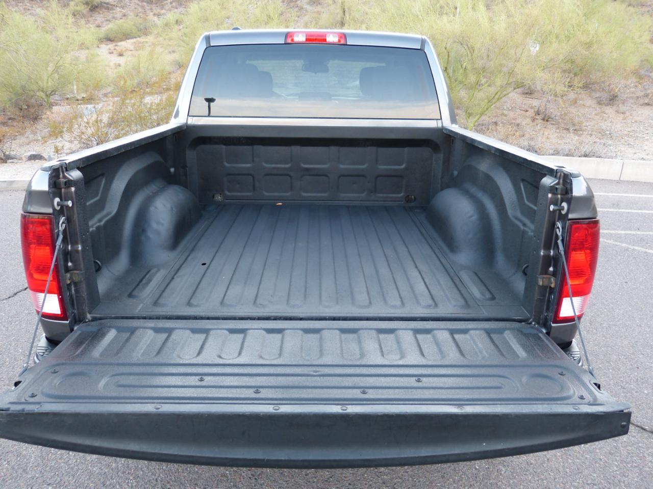 RAM 1500 Tradesman Crew Cab SWB 4WD 2016