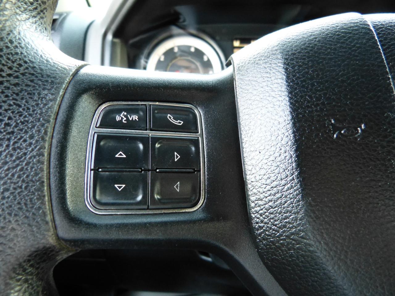 RAM 1500 Tradesman Crew Cab SWB 4WD 2016
