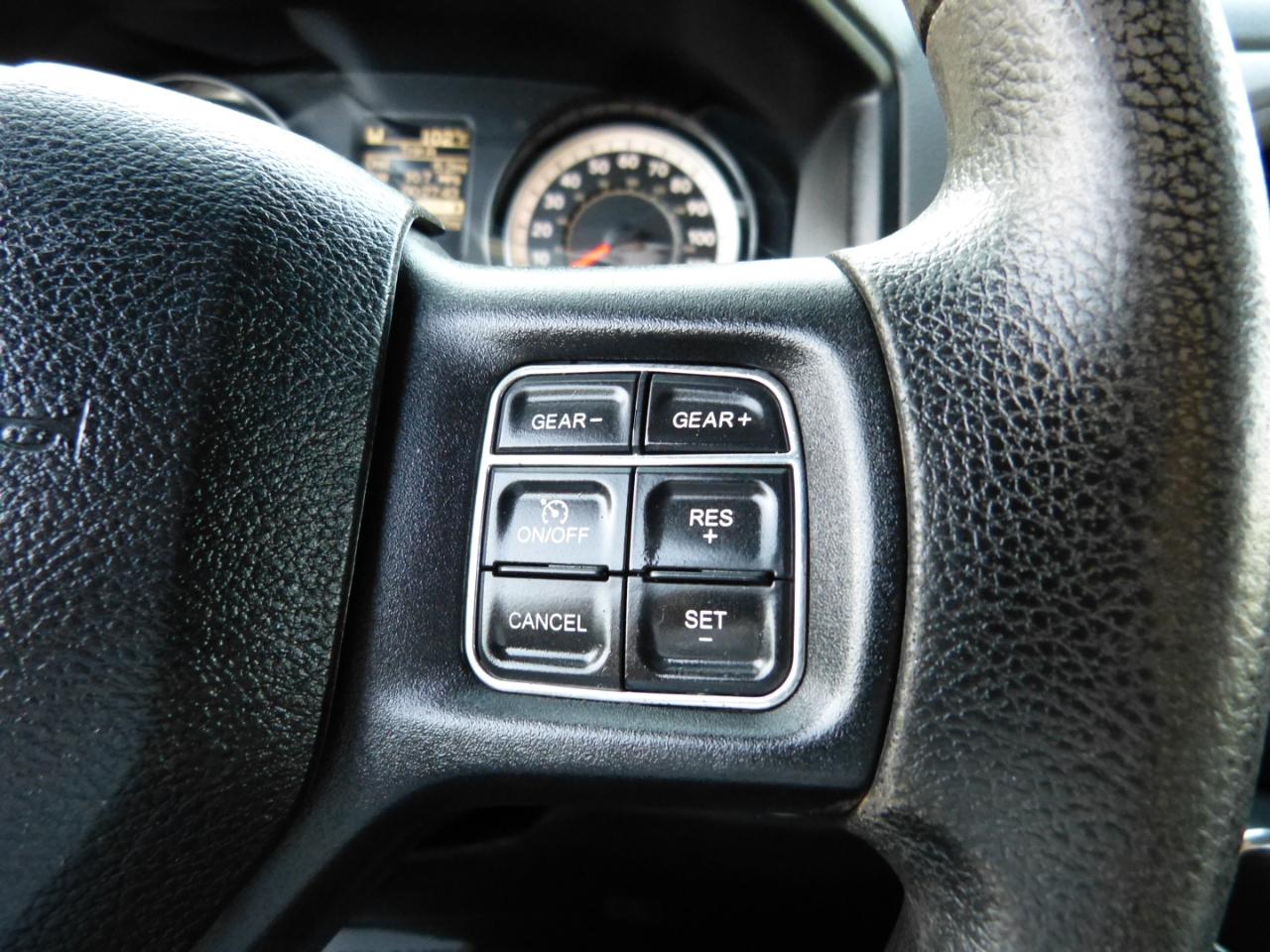RAM 1500 Tradesman Crew Cab SWB 4WD 2016