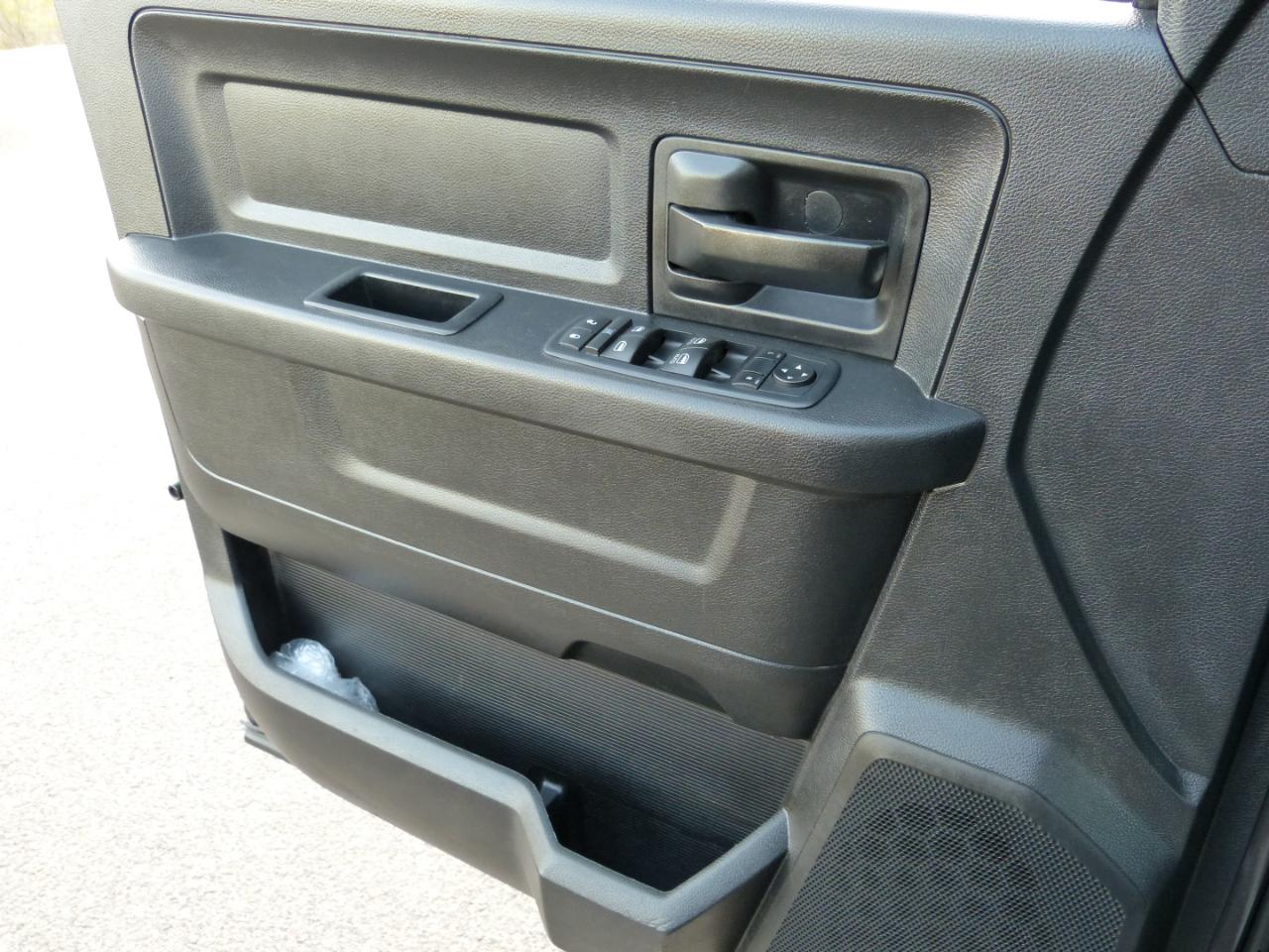 RAM 1500 Tradesman Crew Cab SWB 4WD 2016