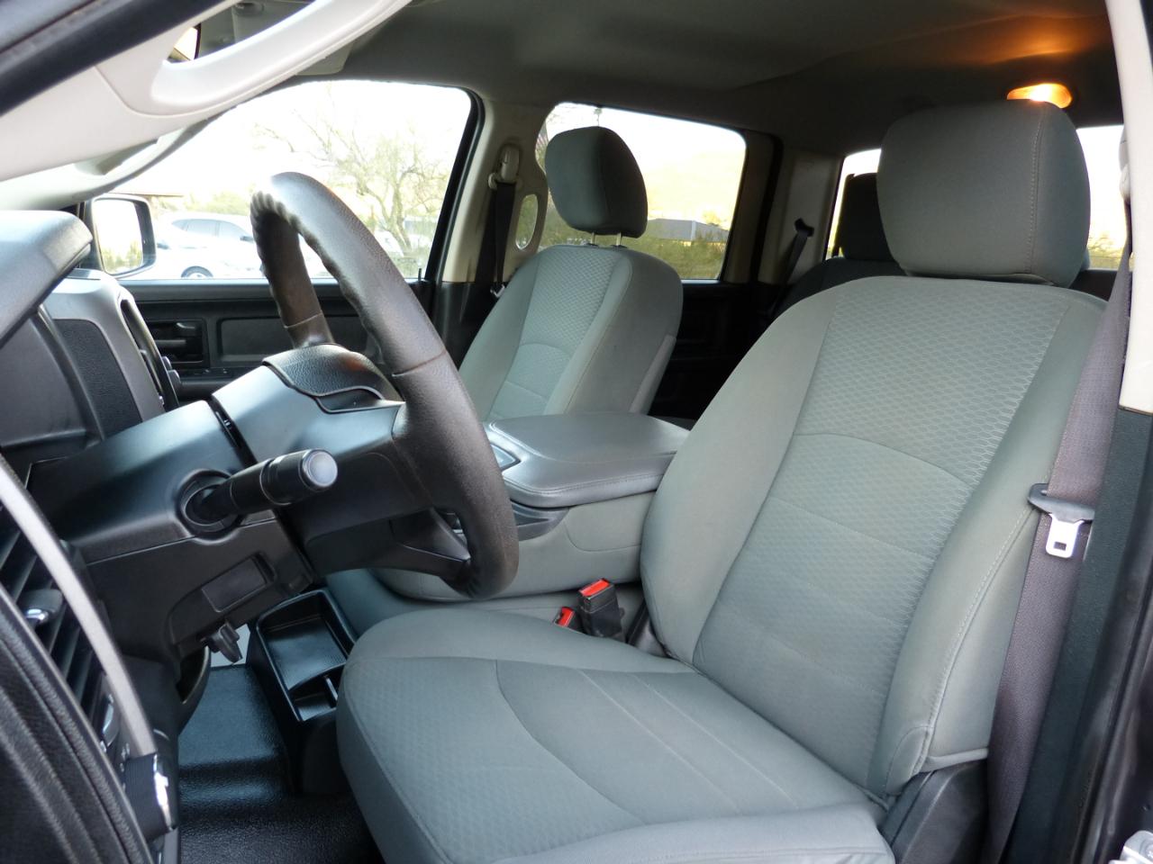 RAM 1500 Tradesman Crew Cab SWB 4WD 2016