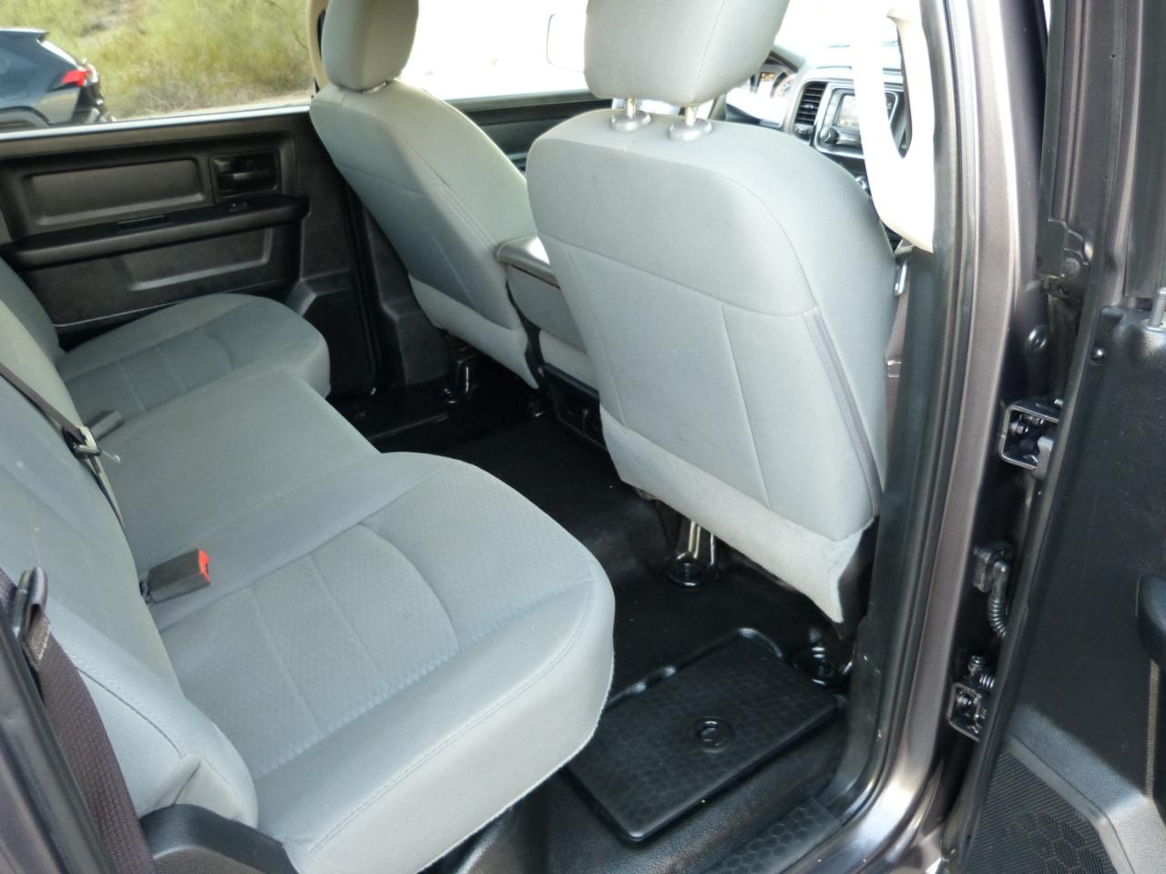 RAM 1500 Tradesman Crew Cab SWB 4WD 2016
