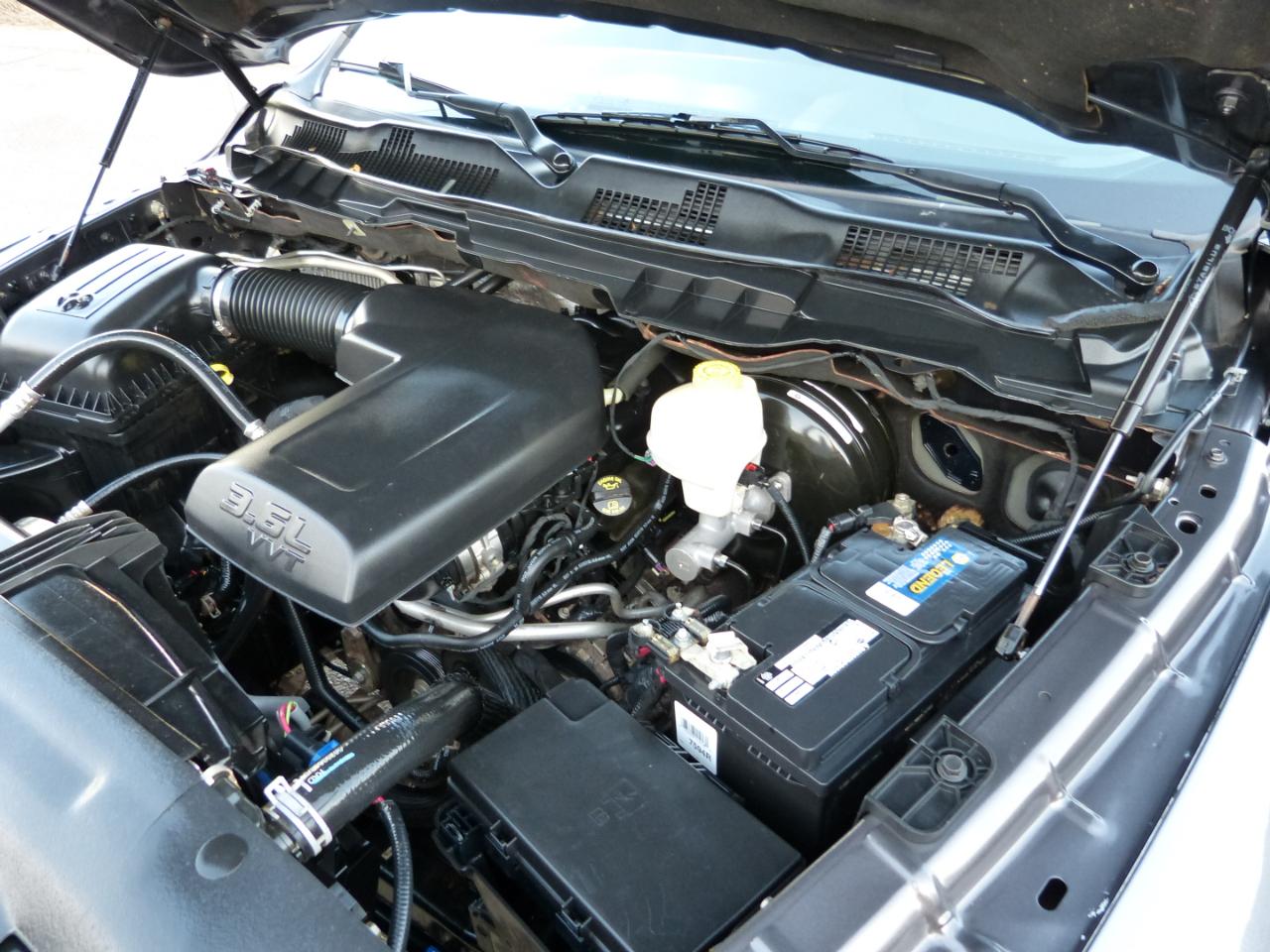 RAM 1500 Tradesman Crew Cab SWB 4WD 2016
