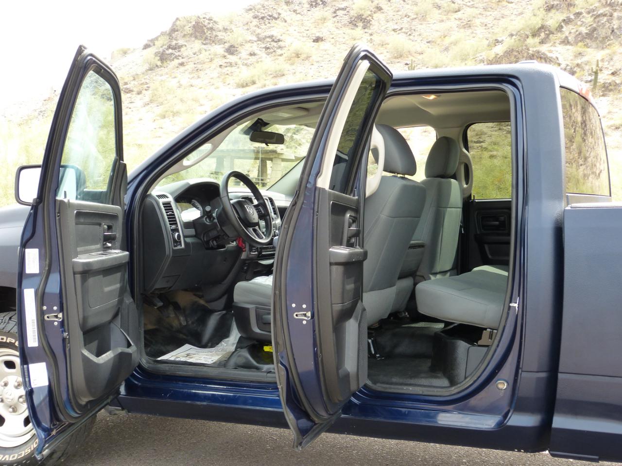 RAM 1500 Tradesman Quad Cab 4WD 2015
