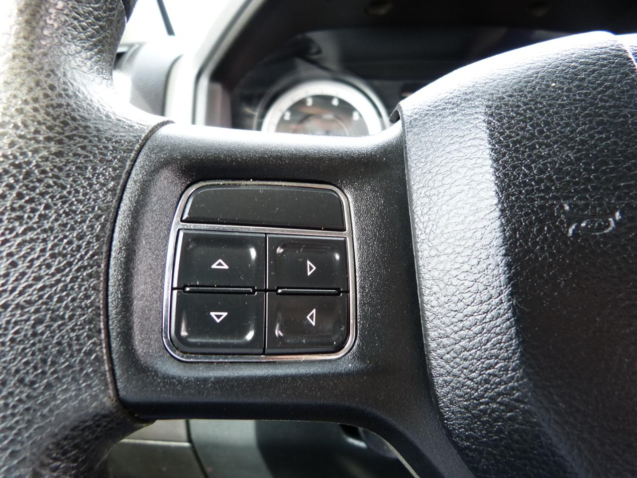 RAM 1500 Tradesman Quad Cab 4WD 2015