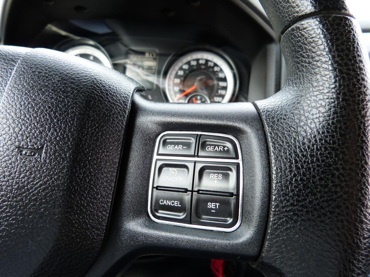 RAM 1500 Tradesman Quad Cab 4WD 2015