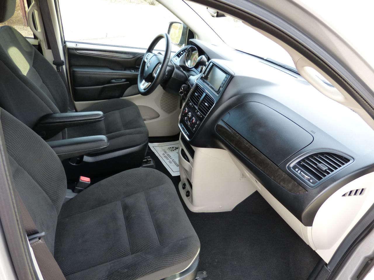 Dodge Grand Caravan SE 2017