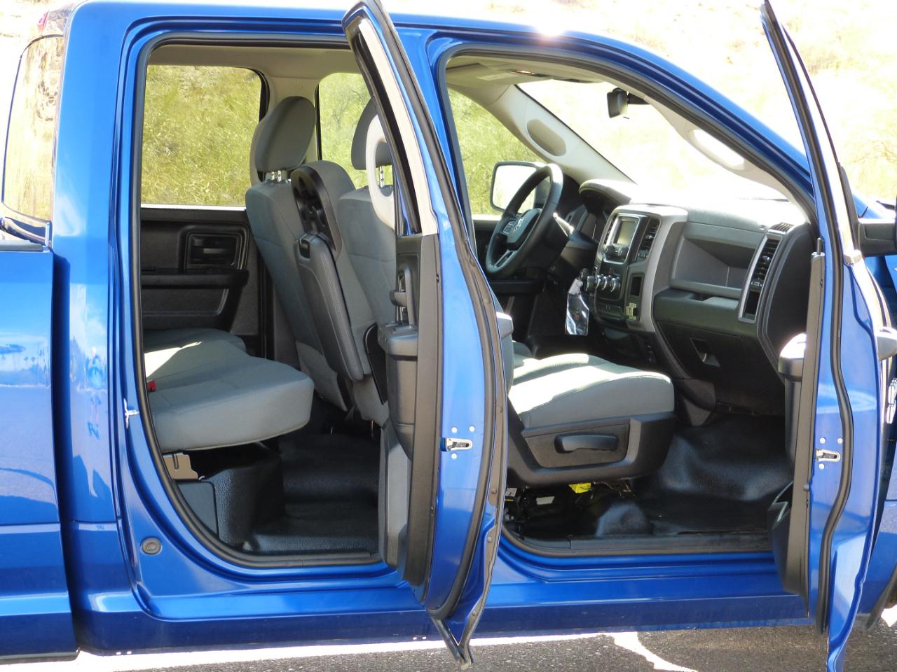 RAM 1500 Tradesman Crew Cab SB 4WD 2016