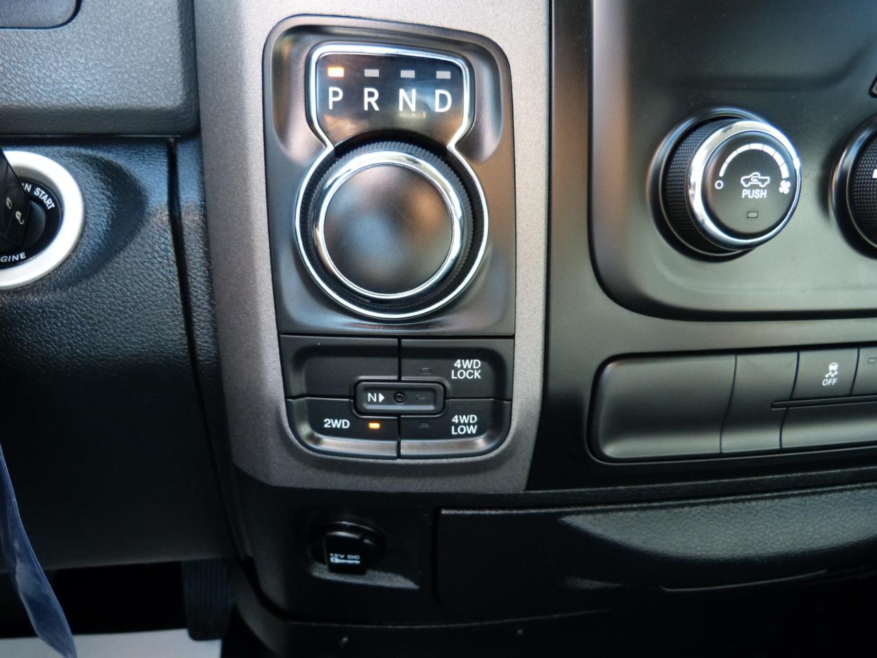 RAM 1500 Tradesman Crew Cab SB 4WD 2016
